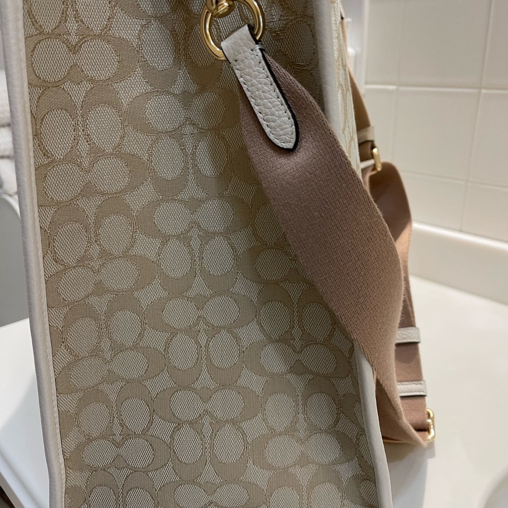 COPY - Coach Dempsey Tote Bag (NWOT) - Picture 3 of 4